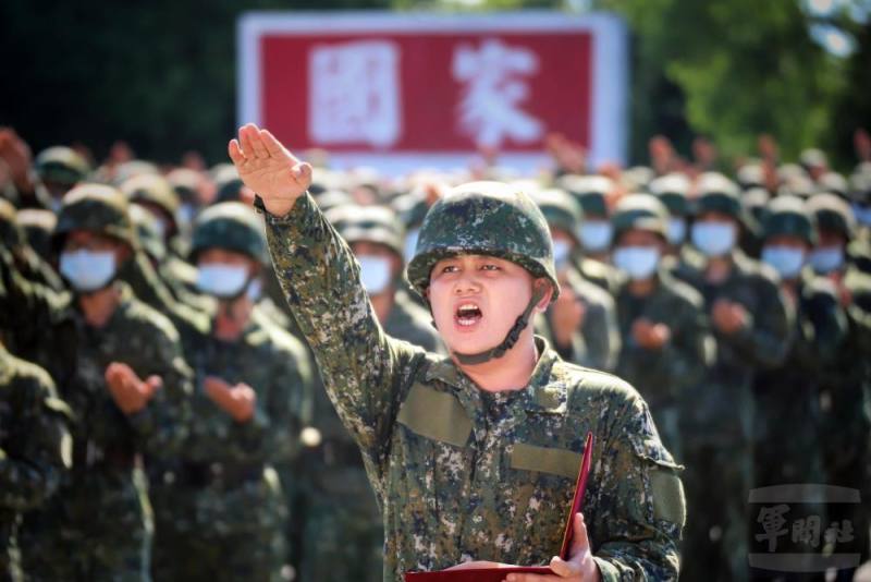 陸軍步兵302旅宣誓代表宣誓。（陸軍第十軍團提供）