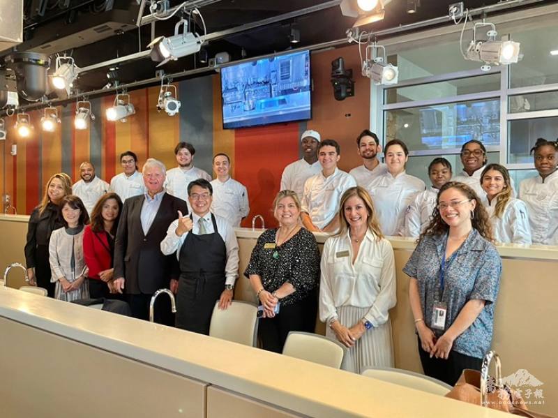 GD Chou (5th from the left in the front row) posing for a photo with some of the attending guests and students (Photo Credit: TECO in Miami).