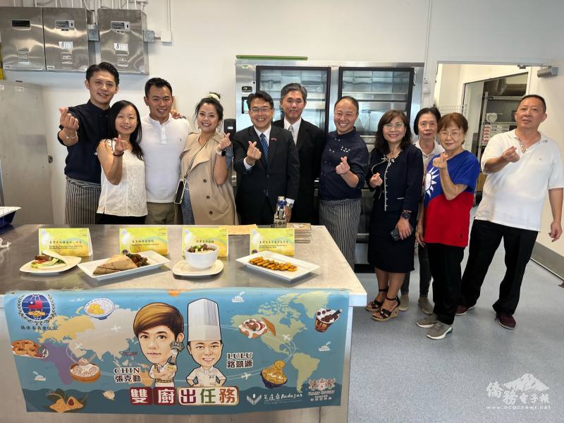 Behind the scene. From left: Chef Chang, emcee Veronica Hsu, Sno Tea owners Allen Hsieh and Elaine Liu (who helped prepare the luncheon and lent the kitchen to the chefs during this event), DG Charles Chou, Deputy Director Frank You, Chef Lu, OCAC Secreta