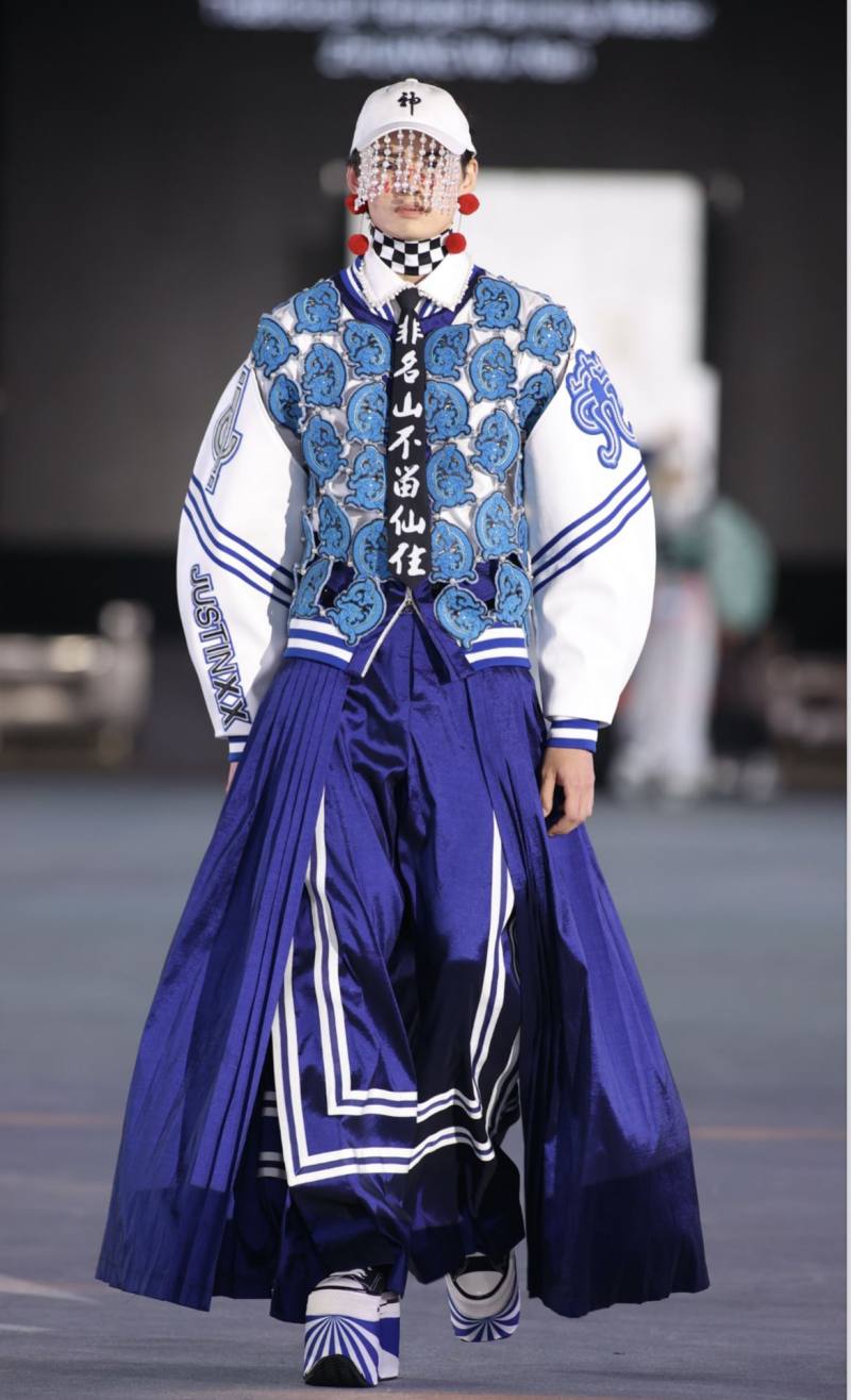 傳統建築彩繪家莊武男攜手「JUST_IN_XX」周裕穎服裝設計師作品