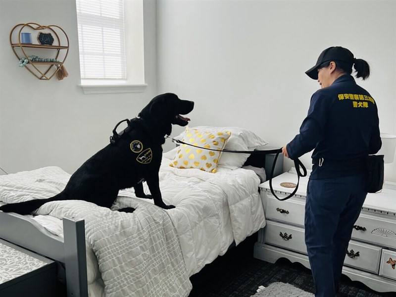 Wafer is tested in a scenario of a bedroom with the handler from Taiwan National Police Agency in this undated photo. Photo courtesy of Taiwan's representative office in Los Angeles and National Police Agency