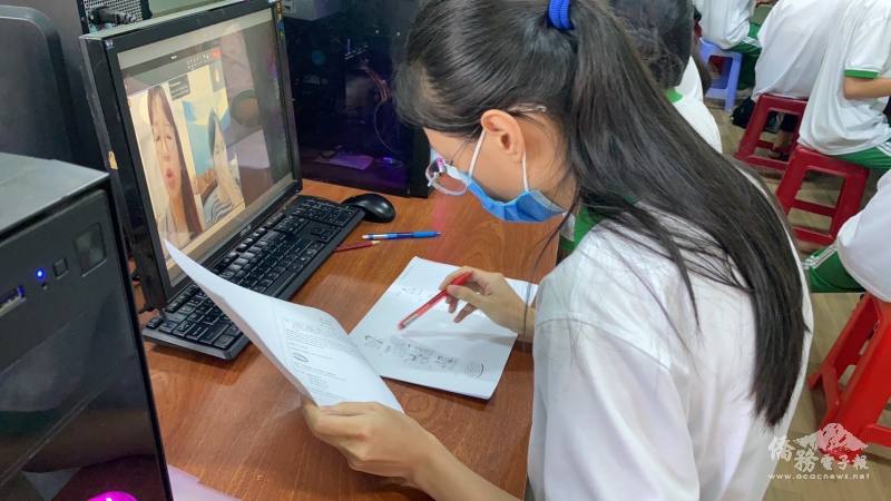 光正民立越華初高中學校學生上課情形