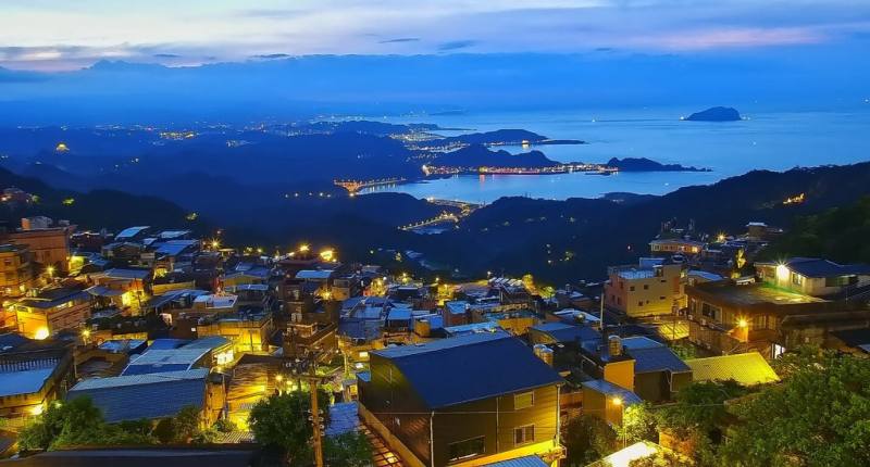 新北市觀旅局表示，九份即時影像系統1日啟用，開放市民24小時不間斷瀏覽璀璨山城。（新北市觀旅局提供）