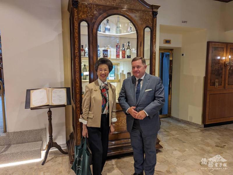 駐奧地利大使張小月與奧臺協會會長兼奧地利史岱爾馬克邦(Steirmark)教育、人事暨國際事務廳廳長Werner Amon進行會談及經驗交流