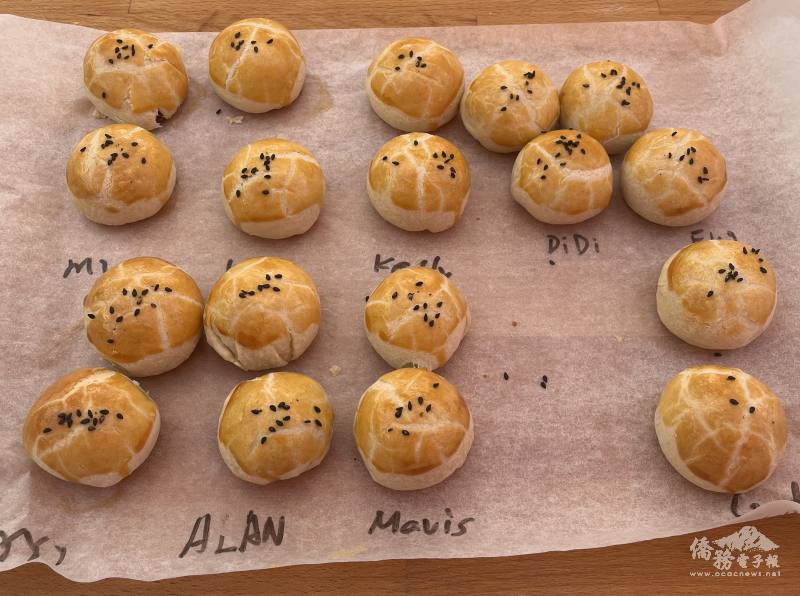 剛出爐的蛋黃酥