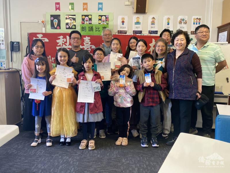 北岸校區得獎者與老師評審合照