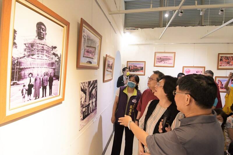 彰化建縣300週年，縣府規劃古蹟日系列活動，即日起在八卦山大佛禪閣藝廊展出彰化古城、八卦山大佛、市街生活等老照片及文物，讓民眾看見彰化發展歷史。