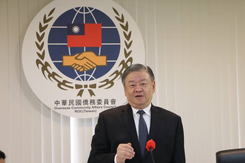 呂元榮說明政府推動華裔子弟來臺就學及留用政策