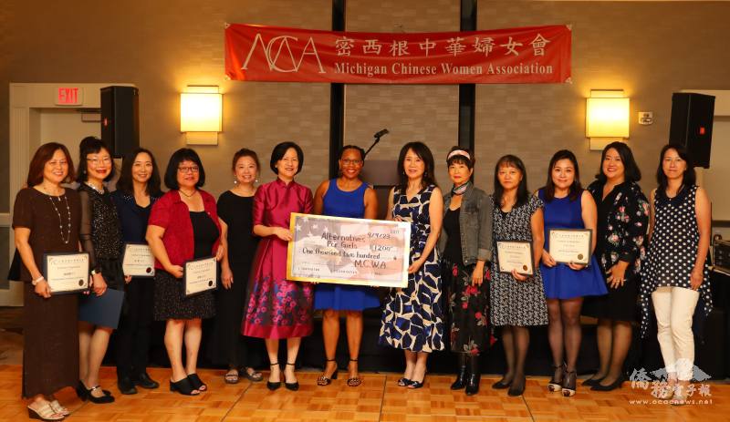 婦女會全體理事將義賣所得贈與底特律慈善機構Alternative For Girls