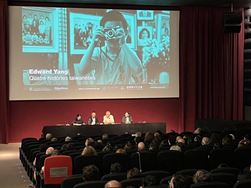 西班牙加泰隆尼亞電影資料館與駐西班牙代表處文化組合作，自12至24日舉辦「楊德昌的四個台灣故事」影展，並舉行2場電影講座，首場講座吸引近200名西班牙影迷。（駐西班牙代表處文化組提供）