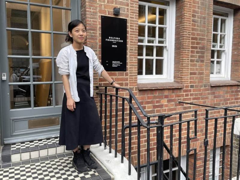 台灣藝術家、策展人李紫彤13日在倫敦黛芬娜基金會駐村期間，以「美學程式設計」一書為發想舉辦工作坊，探討翻譯在全球華語語境的政治性。（文化部駐英國代表處文化組提供）