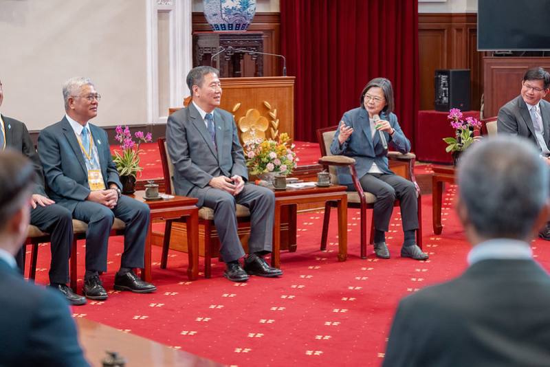 總統接見「社團法人中國工程師學會112年度各項獎章得獎人」