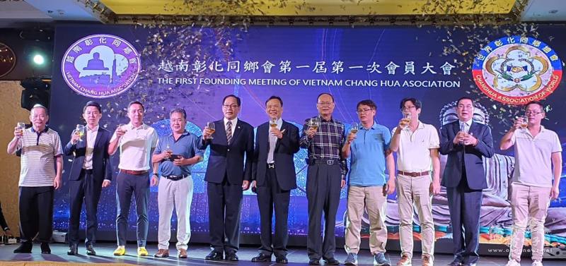 越南彰化同鄉會首屆理監事合照