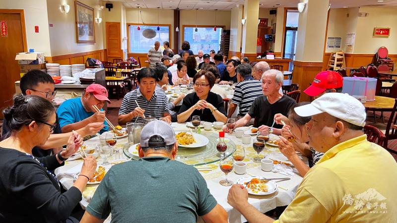 這天有60多名大陳同鄉出席中秋節暨9月慶生會。