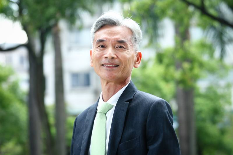 環境部8月22日正式揭牌上路，首任環境部長薛富盛走馬上任。他接受中央社記者專訪時表示，會接部長一職，「從來都沒有想過」。