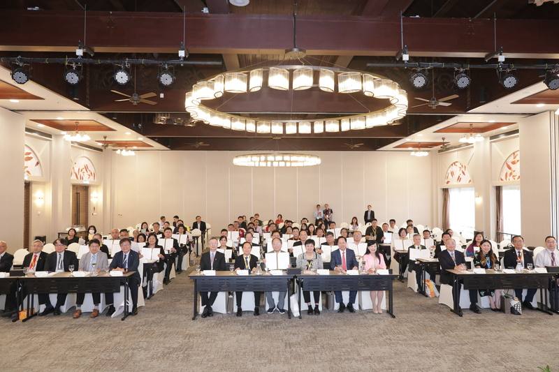 台灣聯合大學系統18日與馬來西亞的34所華文獨立中學簽署學術交流合作協議。