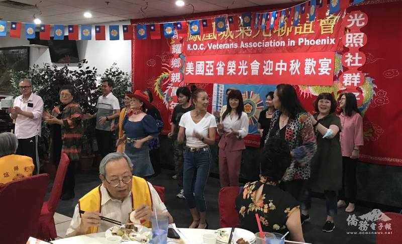 姜維寧帶動會員跳美國Line Dance