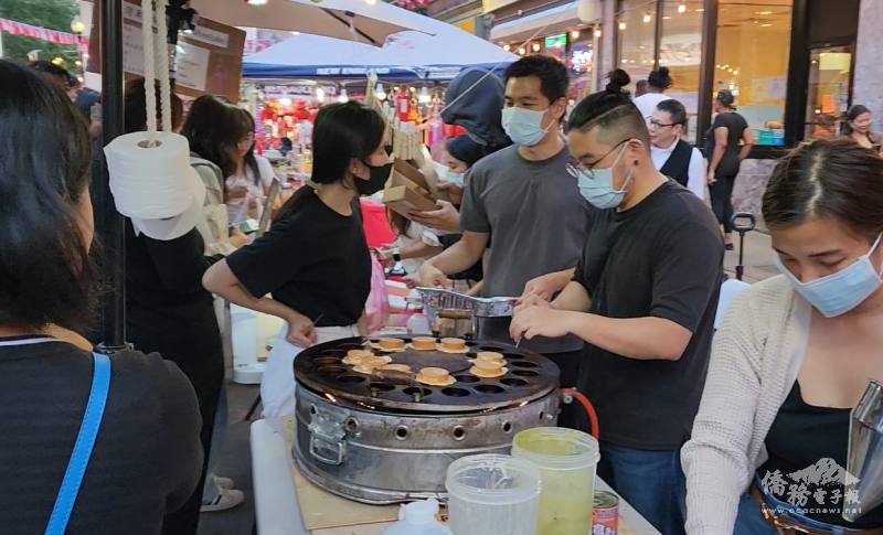 臺灣夜市攤位絡繹不絕
