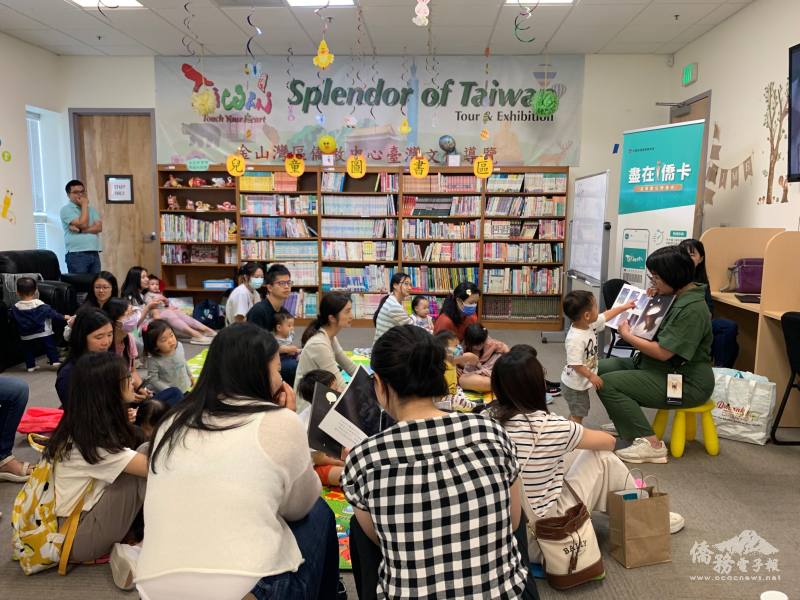 志工媽媽帶來溫馨的中秋主題-兔子在月亮的繪本故事