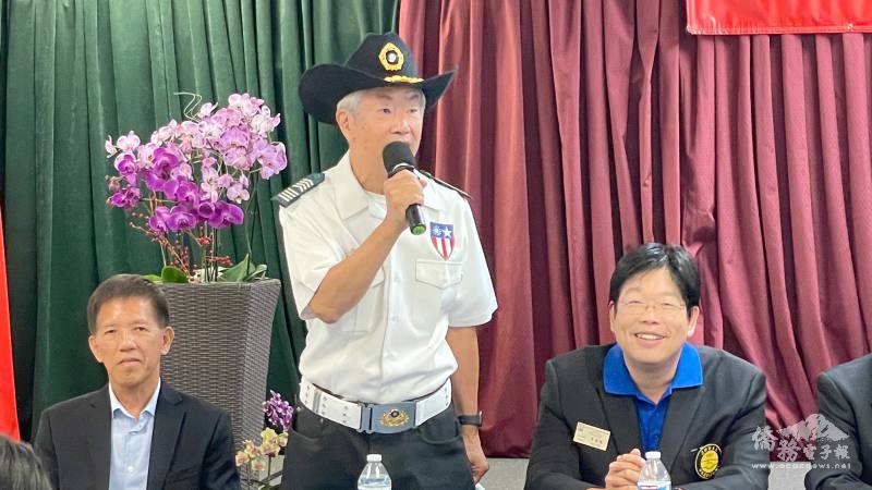 許宗由說，中華旗隊從第一屆即參加橙縣升旗典禮，去年並為新場地設計製作凱旋門式的升旗臺，深獲好評