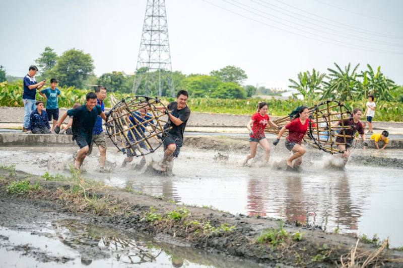 Yunlin’s Linnei Township has been putting on an annual Water Fight Festival. In the muddy fields, contestants race with gabion baskets, gaining a sense of what their ancestors experienced fighting the perilous whims of the river.