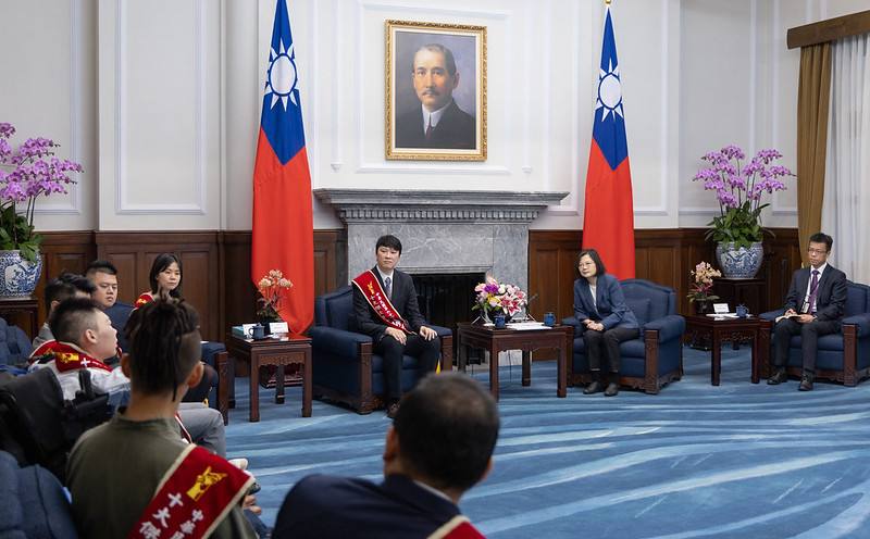 蔡英文總統23日上午接見「第61屆十大傑出青年當選人暨國際青年商會中華民國總會陪同人員」