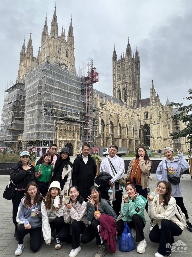 肯特華語僑校「華園中文學校」校長曾芳嫻貼心安排團員們走訪世界文化遺產坎特伯里大教堂與漫步古都的行程