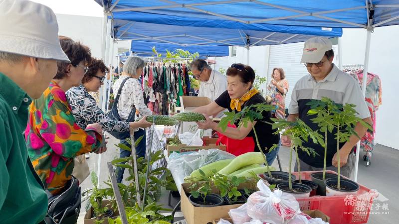 農夫市集上可看到許多平日難得一見的有機蔬果