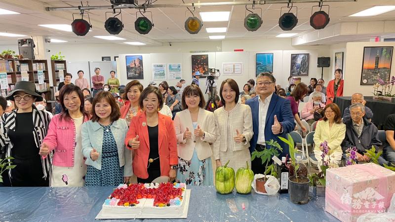 全場合唱生日快樂歌，祈願風調雨順、國泰民安