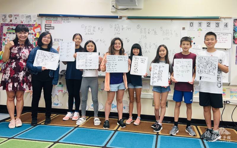 五、六年級班老師詹珂瑜帶領學生快樂學習書寫正體字