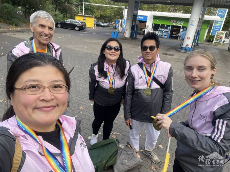 臺灣旅居柏林的僑胞組團擔任柏林馬拉松志工