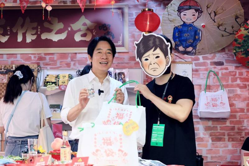 賴清德副總統28日上午前往臺北花博爭艷館參訪「2023臺灣文化創意博覽會」