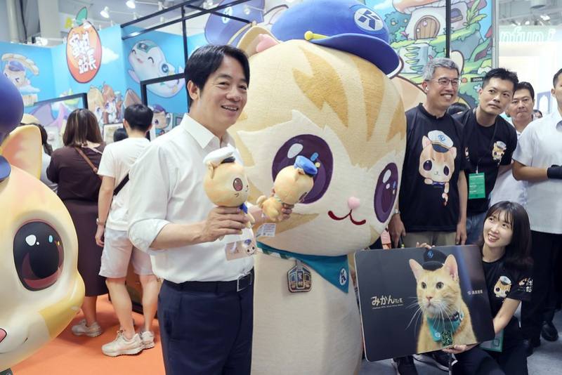 副總統參觀「臺灣角色品牌授權協會」、「黃阿瑪的後宮生活」、「小學課本的逆襲」、「吉八點圖文創意」及「主日文創」等展區