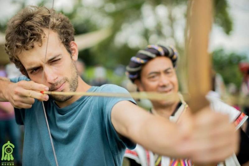 縱管處舉辦「縱谷原遊會－餐桌上的部落旅行」活動，今年以「神話與傳說」為主題，從各部落口耳相傳的神話傳說中的核心精神元素來規劃，安排4場次接待國際遊客，讓來自不同國家的朋友，也能毫無距離感受部落文化與熱情。（花東縱谷國家風景區管理處提供）