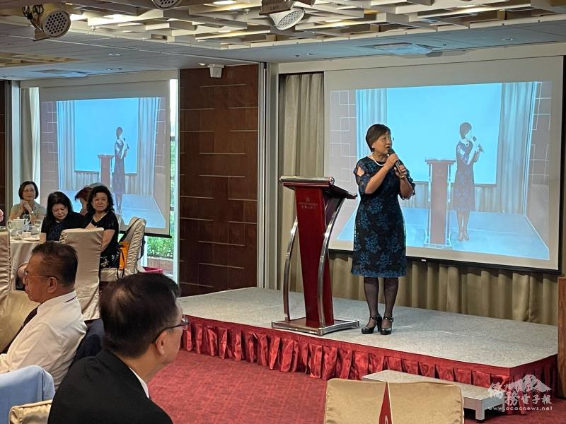 徐佳青致詞肯定陳淑芬帶領中南美洲臺灣商會聯合總會會務邁向永續傳承，更創新猷。