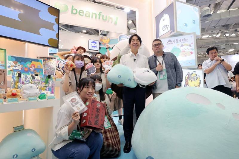 副總統參訪「2023臺灣文化創意博覽會」並合影