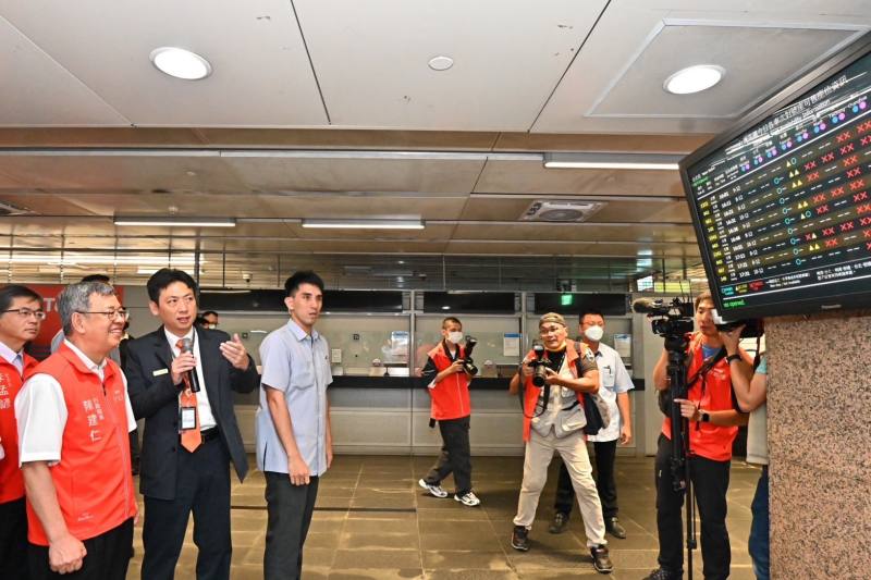 陳揆肯定各單位預先規劃疏運措施 確保國人順利返鄉