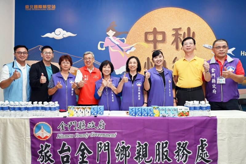 行政院長陳建仁分別前往交通部高速公路局北區交通控制中心、民用航空局臺北國際航空站及臺北車站防災中心視察