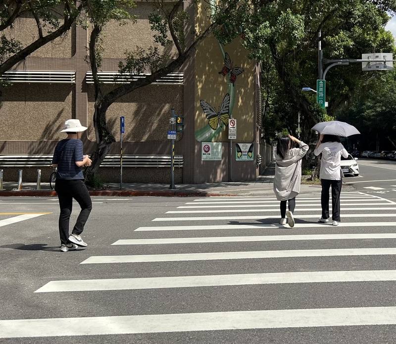 今年24節氣中的「秋分」落在9月23日，過了這天，太陽就會直射南半球，北半球白天將越來越短，天氣也漸漸轉涼。不過入秋後變得乾燥，尚未到深秋時節畢竟還有「秋老虎」出沒，氣溫仍居高不下。