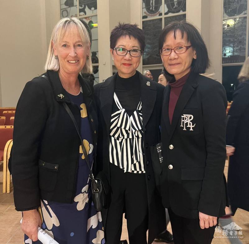左起，NZCF CEO Chrsitine Argyle、MAA團長Iris Chen鄭毛燕美、林碧玉