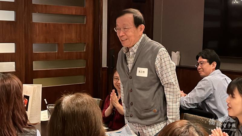 中研院院士黃正德很高興有機會和老師們交流