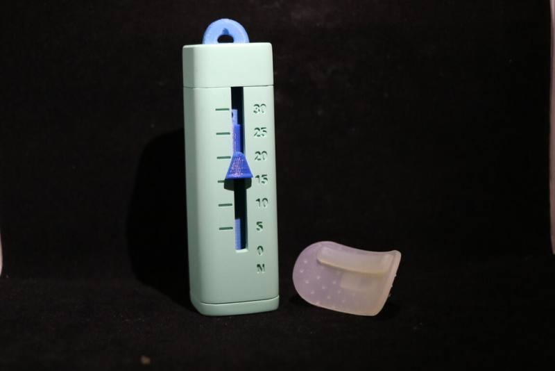 陽明交通大學團隊研發「等速肌力試驗評估系統」醫材，可用來進行有效唇肌力訓練，已取得衛福部上市許可。（陽明交大提供）