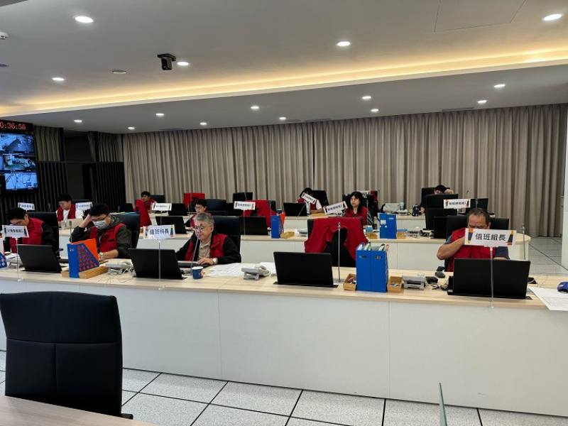 中度颱風小犬發布海上颱風警報，經濟部應變小組開設二級掌控情資