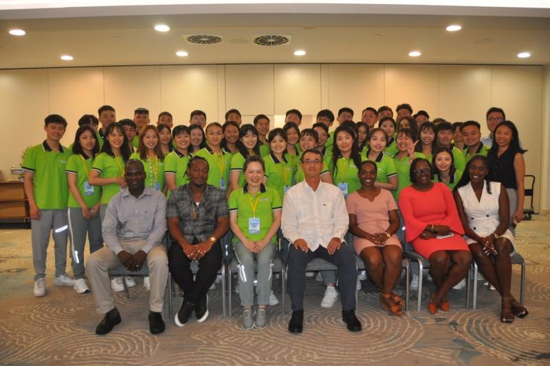 青年大使與露國留台校友餐敘。