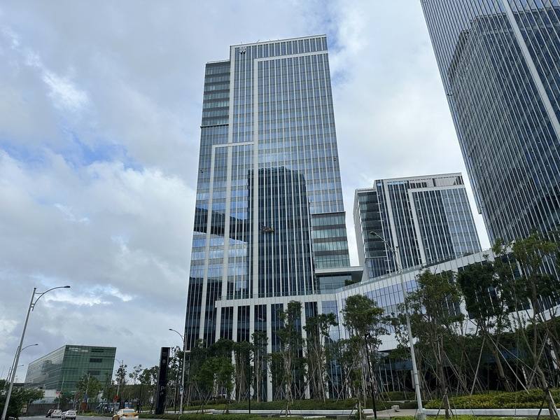 在高雄經營28年的漢來飯店首度揮軍台北，座落南港經貿園區的台北漢來大飯店將於7日試營運。