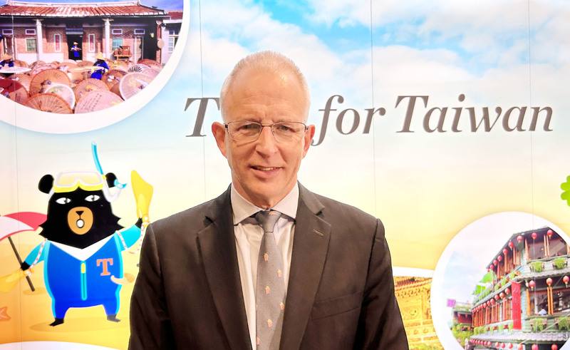 澳洲聯邦眾議員佛萊徹接受中央社記者訪問表示，澳洲前總理莫里森（Scott Morrison）訪問台灣是展現了對民主和深化外交關係的堅定承諾。