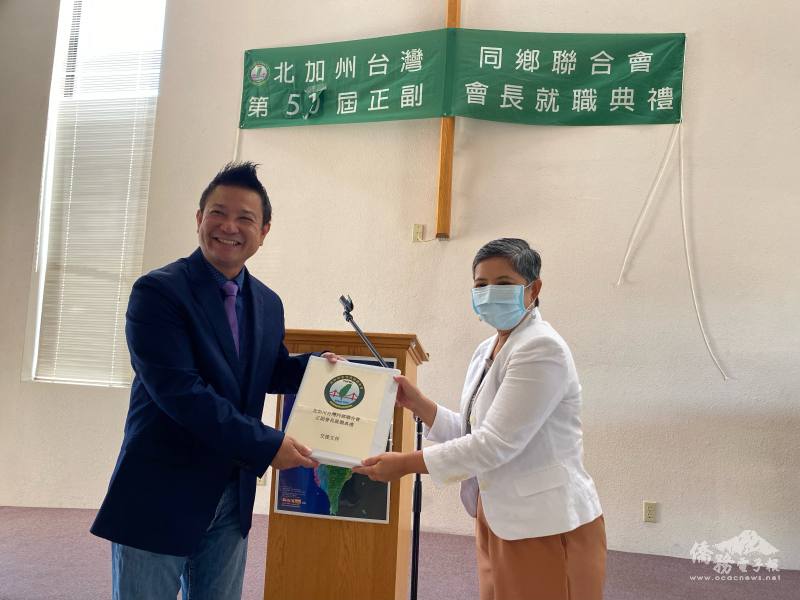 張正邦連任會長由該會顧問江詩怡監交