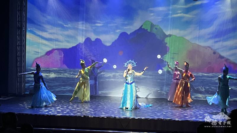 大地女神伊娜歌聲與扯鈴舞者的搭配描述美麗島嶼的誕生