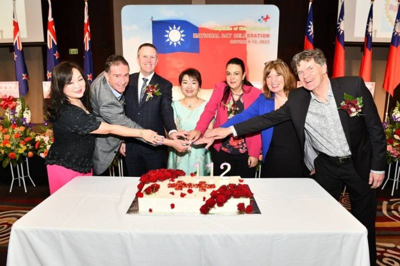 駐奧克蘭辦事處6日舉辦雙十國慶酒會，紐西蘭國會議員與奧克蘭市議員等政要出席致賀。（駐奧克蘭辦事處提供）