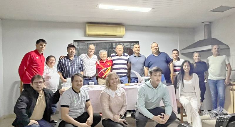 巴拉圭羽毛球協會年度改選會議與會人員共同合影